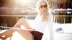 1920x1200 Blonde Woman With Sunglasses