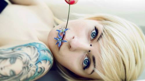 Blonde Girl Blue Eyes Tatto Piercing 2560x1600