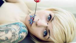 Blonde Girl Blue Eyes Tatto Piercing 2560x1600