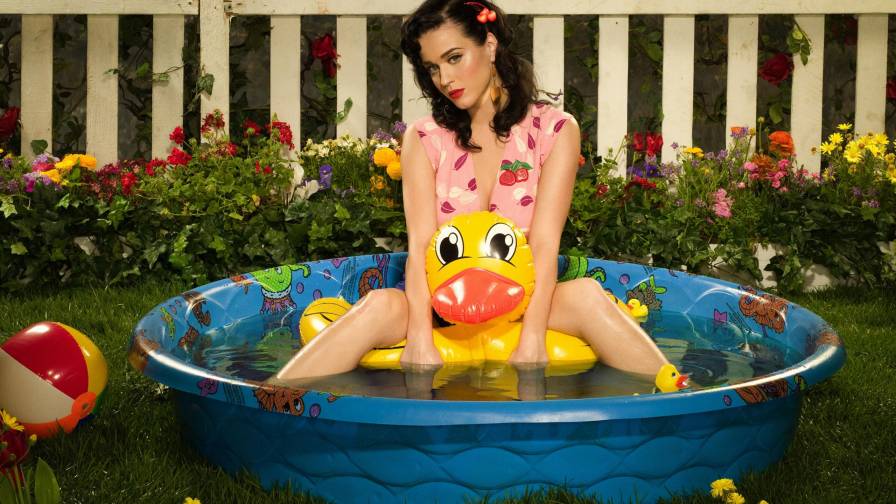 Katy Perry Yellow Duck 2560x1600