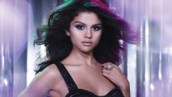 Selena Gomez Beautiful Hair 2560x1600